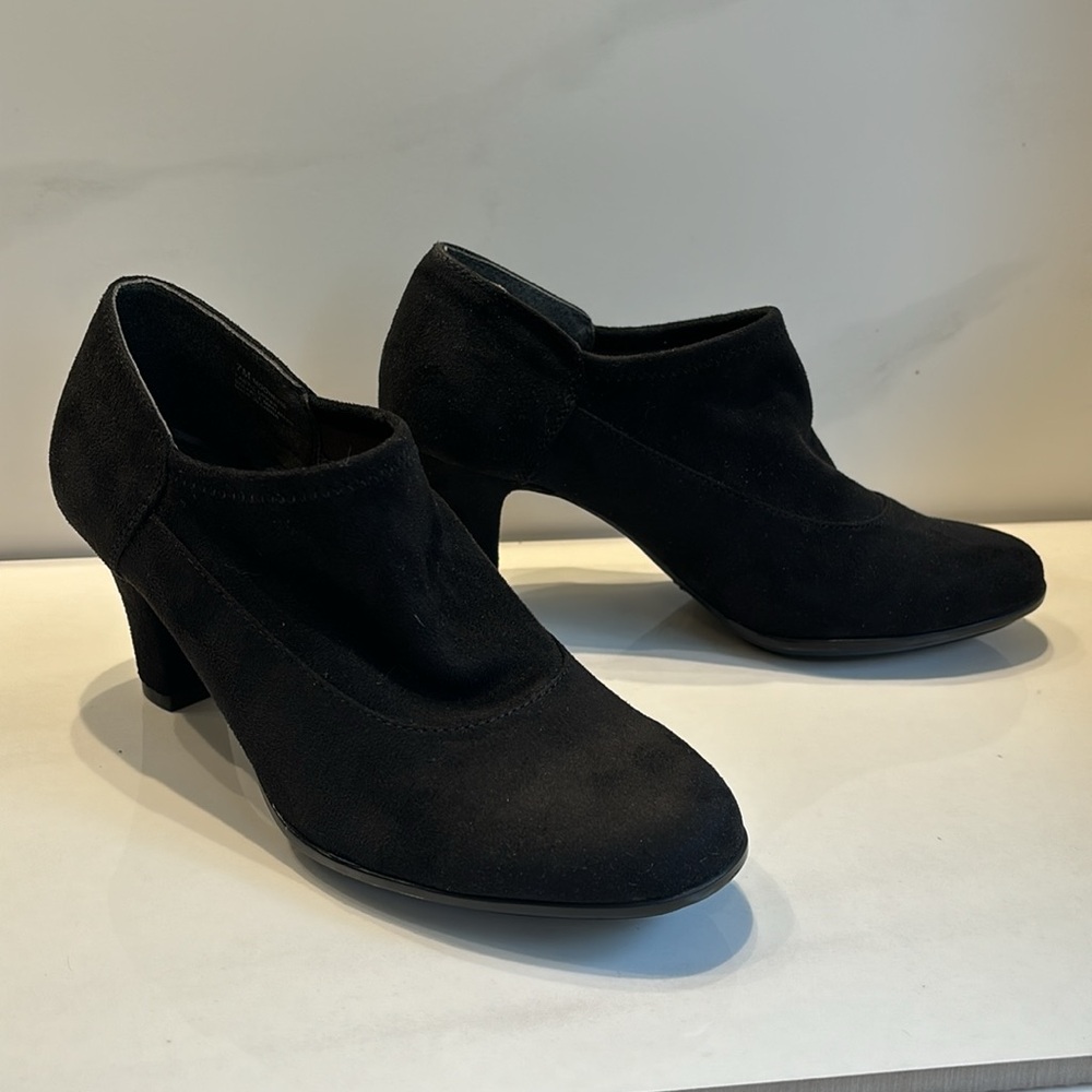 Aerosoles Heelrest Black Suede 3in Heel Comfy Soft Slip on Ankle Boot